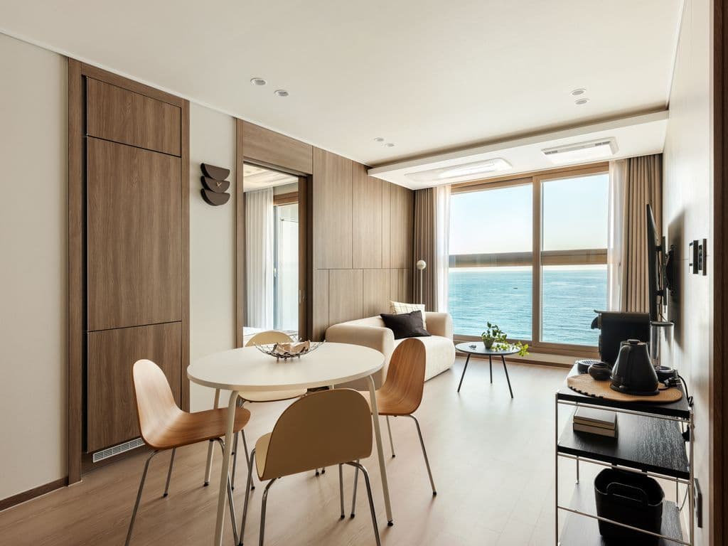 Plott The One Sokcho Xiella The Beach 3